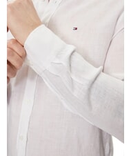 TOMMY HILFIGER TH Lang&auml;rmeliges Leinenhemd in regul&auml;rer Passform optisches Wei&szlig; - Herrenhemden - 4