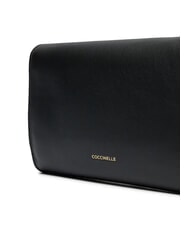 COCCINELLE MAGIE 2NITE Clutch aus Leder mit Ketten-Schulterriemen - Damentaschen