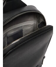 CALVIN KLEIN HARDWARE EMBLEM Umh&auml;ngetasche auf Schwarz - Umh&auml;ngetaschen Herren - 3