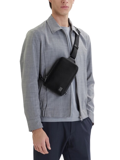 HARDWARE EMBLEM Umh&auml;ngetasche auf Schwarz - Umh&auml;ngetaschen Herren