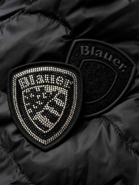 CAMELIA Kurze, wattierte Daunenjacke mit Kapuze Schwarz - Daunenjacken f&uuml;r Damen