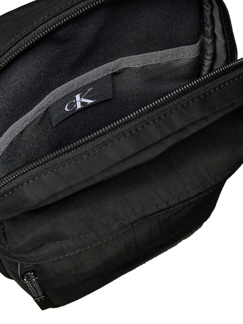 BOLD LOGO NYLON Slim Bag auf Schwarz - Umh&auml;ngetaschen Herren