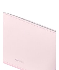 CALVIN KLEIN EMBOSSED LOGO Mini-Umh&auml;ngetasche Wiegenrosa - Damentaschen - 3