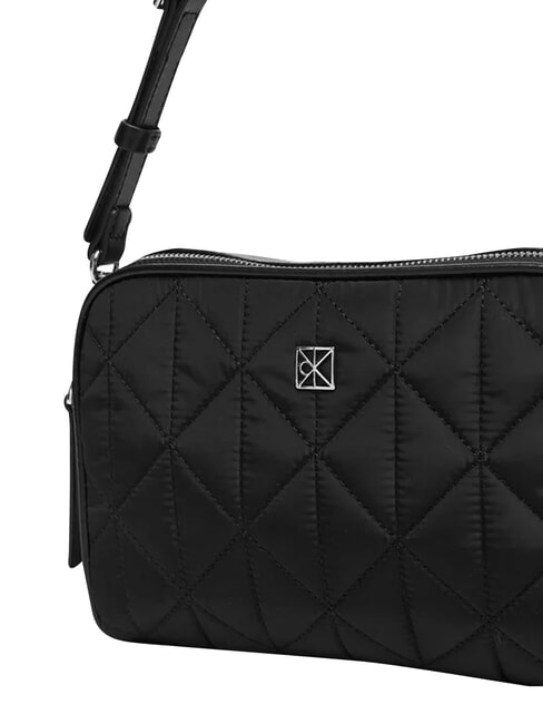 QUILTED NYLON Mini-Schultertasche mit Schultergurt auf Schwarz - Damentaschen