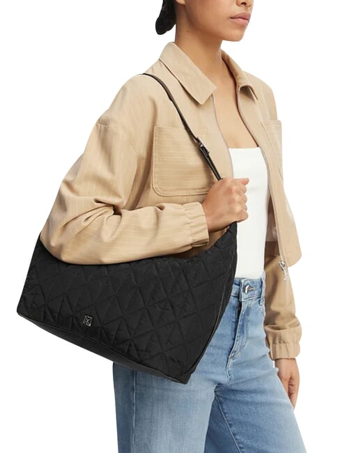 QUILTED NYLON Umh&auml;ngetasche auf Schwarz - Damentaschen