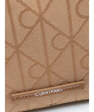 CALVIN KLEIN EMBLEM AOP Mini-Schultertasche Maisstroh/tbd aop jqd - Damentaschen - 3