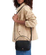 CALVIN KLEIN CK HARDWARE Handtasche mit Schulterriemen auf Schwarz - Damentaschen - 2