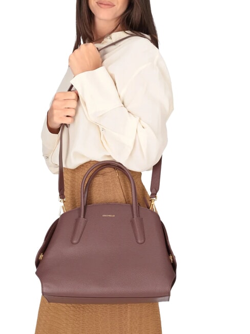 TYLDE SOFT Schultertasche mit Schulterriemen, aus Leder Beere - Damentaschen