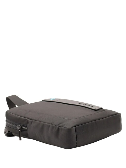 P16 Tasche aus gemischtem Leder, iPad-Halterung CHEVRON / SCHWARZ - Umh&auml;ngetaschen Herren
