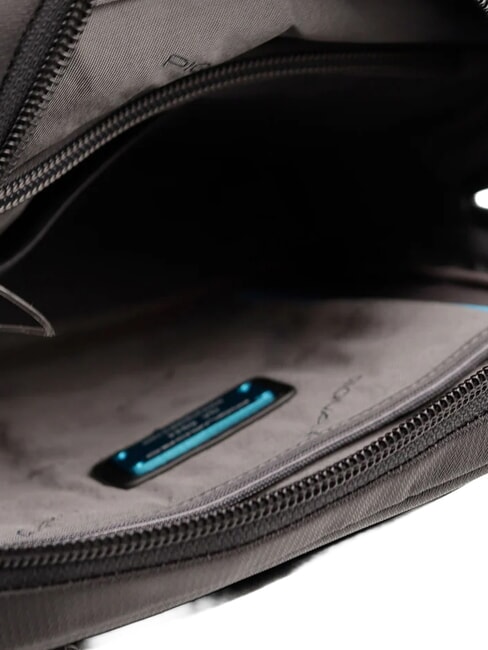 P16 Tasche aus gemischtem Leder, iPad-Halterung CHEVRON / SCHWARZ - Umh&auml;ngetaschen Herren
